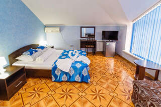 Гостиница  Casa Blanca Геленджик Семейный номер с двумя спальнями и видом на море-2